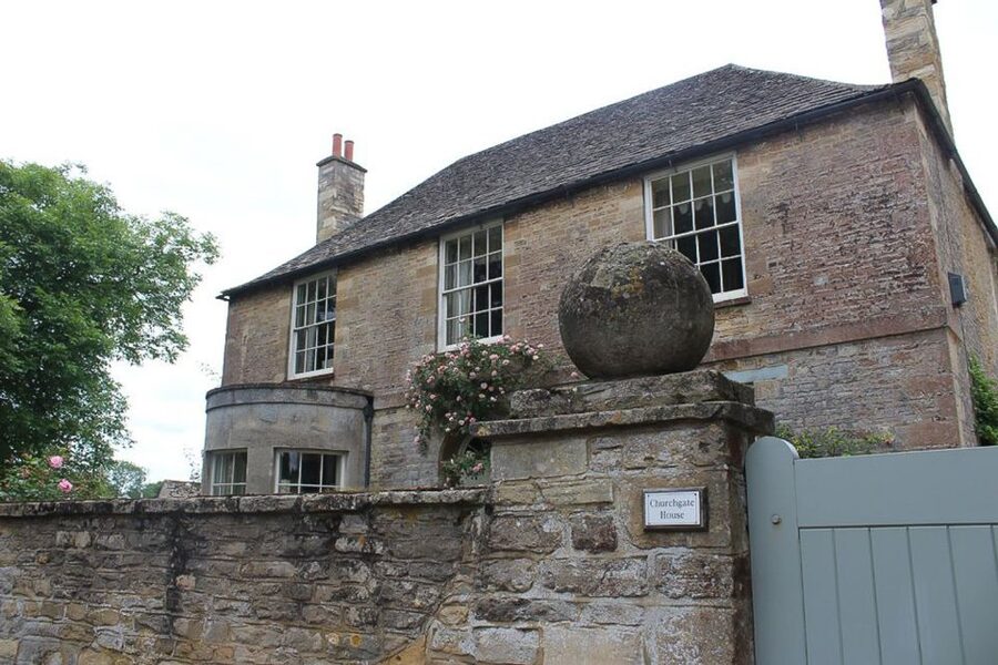 From London: Downton Abbey and Village Coach Tour - Should you book this Downton Abbey day trip?