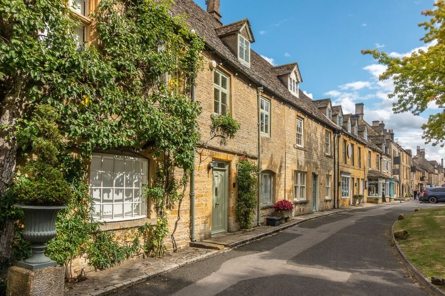 From London: Full-Day Cotswolds Small-Group Tour - Small-group pace: how the guide keeps your day on track
