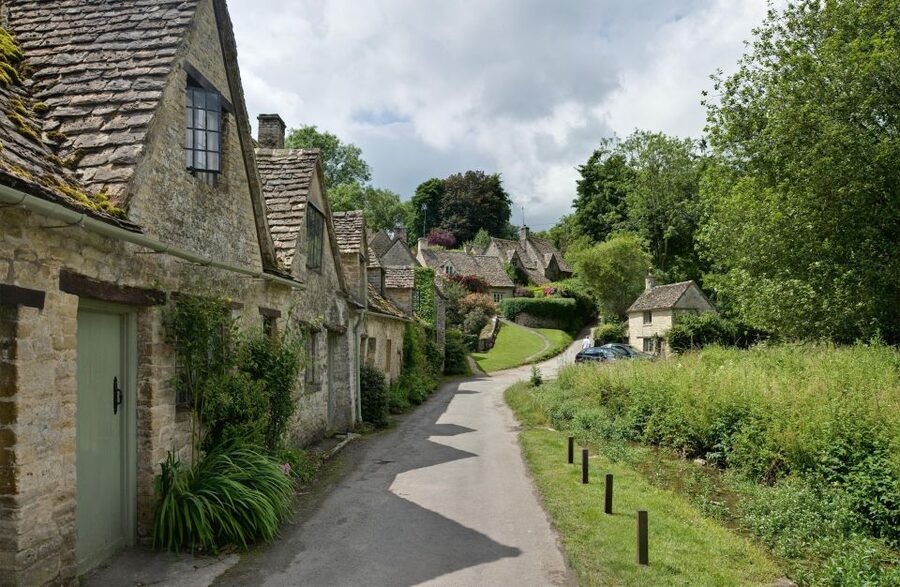 From London: Full-day Cotswolds Tour with Optional Lunch - Guides and drivers: The real engine of a good Cotswolds day