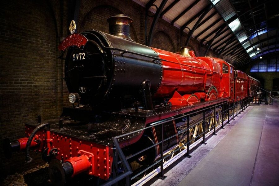 From London: Harry Potter Family Package with Transfers - Platform 9¾ and Hogwarts Express: the train moment is the day’s anchor