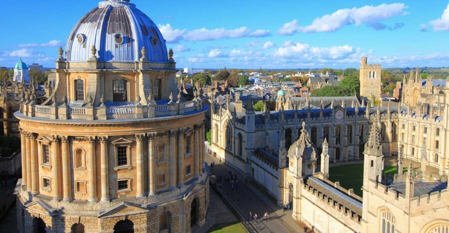 From London: Oxford by Rail & Harry Potter Insights Tour - Entering Divinity School: the star stop and its date-based backup