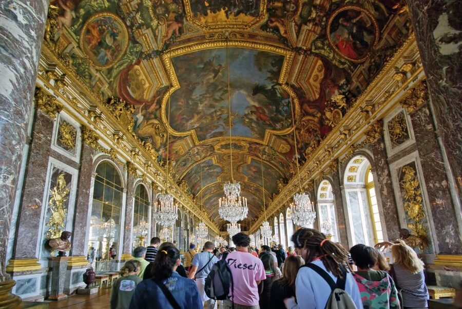 From London: Paris Day Trip with Eiffel Tower & Lunch Cruise - Notre Dame guided tour: what to look for beyond the postcard