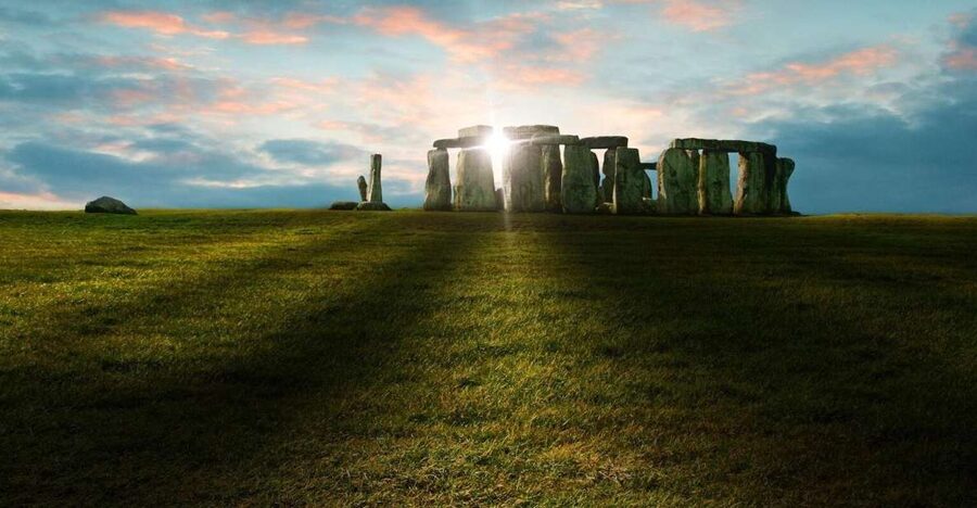 From London: Private Stonehenge Sunrise Viewing & Bath - Tour vibe: guides and drivers who keep the day moving