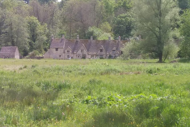 From London: Small-Group Cotswolds Villages Day Tour - Stop 2: Bourton-on-the-Water and the River-Walk Rhythm