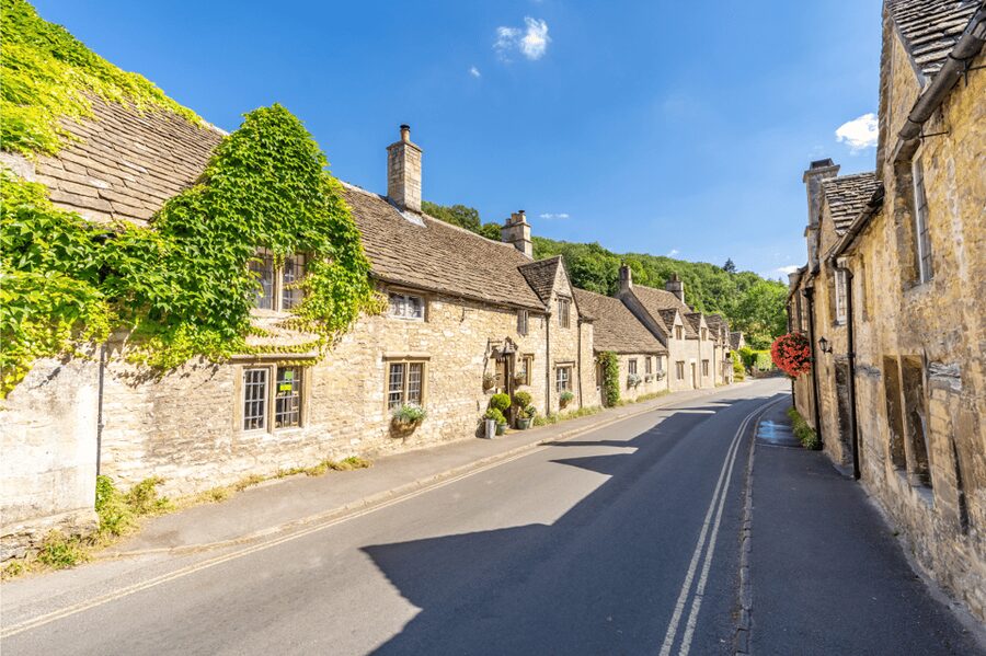 From London: Small Group Stonehenge, Bath & Cotswolds Tour - Transportation and pacing: comfortable, but plan for a long day