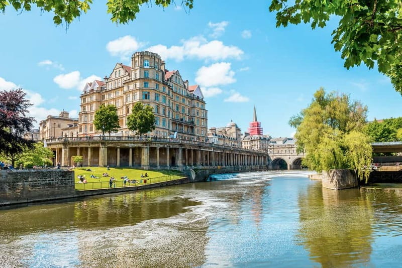 From London: Stonehenge and Bath Full-Day Tour with Guide - From Earls Court to Salisbury Plain: the coach piece that matters