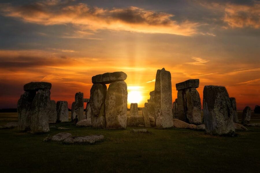 From London: Stonehenge Day Trip with Audioguide - A 6-hour Stonehenge audio day that’s built for your pace