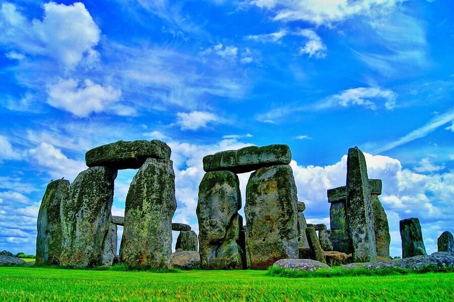 From London: Stonehenge Day Trip with Audioguide - The coach ride: WiFi, comfort, and a quieter atmosphere