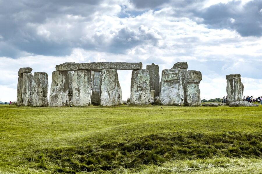 From London: Stonehenge Half-Day Tour - The 10-language audio guide: how to get more out of every step