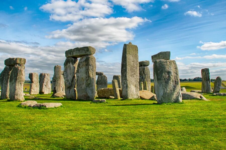 From London: Stonehenge Half-Day Tour - Weather and crowds: Stonehenge’s mood changes fast