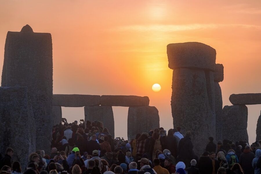From London: Stonehenge Solstice Celebration Tour - Stonehenge Summer Solstice: What This Tour Really Delivers