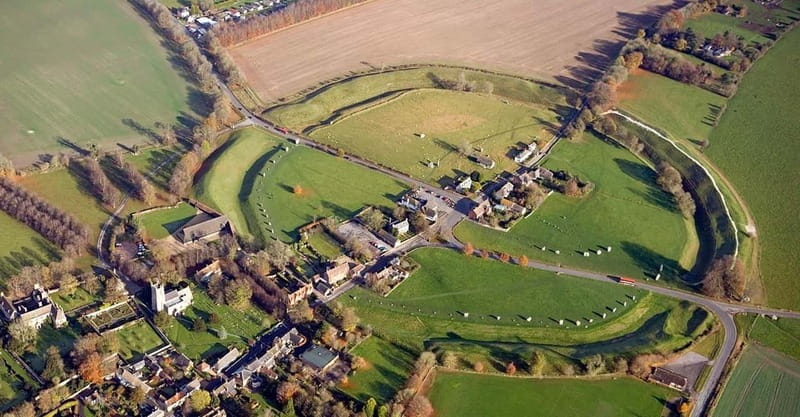 From London: Stonehenge & The Stone Circles of Avebury Tour - A 10-hour route that pairs two eras of stone monuments