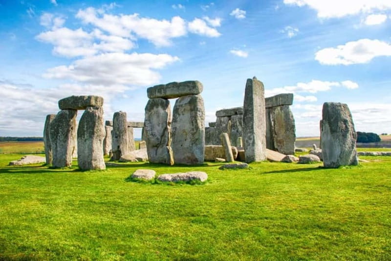 From London: Stonehenge & Windsor Castle Tour with Tickets - The walk from Stonehenge to Windsor: settle in for the next big stop