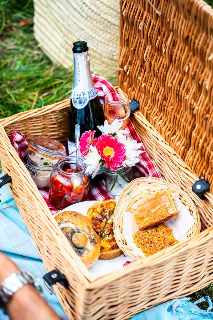 From London: Vintage Bus Wine Tour with Return Train Tickets - The Wine Tasting Plan: At Least 8 English Wines, Not Just One Sip