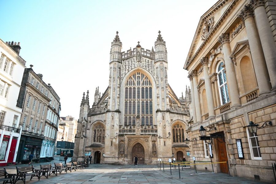 From London: Windsor Castle, Bath, and Stonehenge Day Trip - Stonehenge entry: seeing the rocks up close