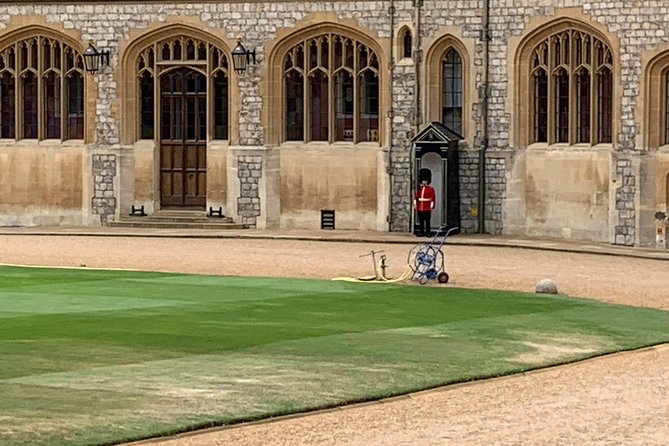 Full Day Excursion Royal London & Windsor in an Iconic London Black Cab - Whitehall and Horse Guards Parade: guard-change timing you can actually use
