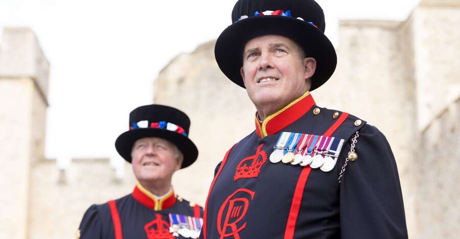 Full-Day London Experience: Tower, St. Pauls, Cruise & Guard - The Mall and Changing of the Guard: schedule-driven pageantry