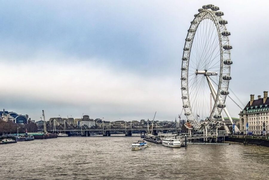 Full Day London Private Tour Including London Pass - Tower of London and Tower Bridge: glass, history, and the fortress feel