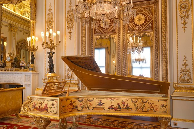 Full Royal Tour: Royal London & Buckingham Palace Tour - Horse Guards Parade and Whitehall: power in plain sight
