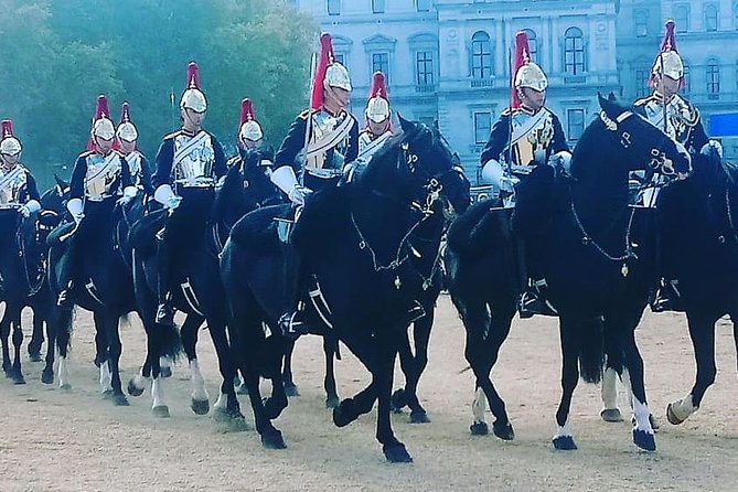 Full Royal Tour: Royal London & Buckingham Palace Tour - Westminster Abbey in 20 minutes: a small taste of a 1,000-year story