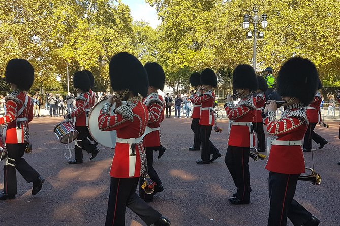 Full Royal Tour: Royal London & Buckingham Palace Tour - Buckingham Palace realities: small-group walk, bigger crowds inside
