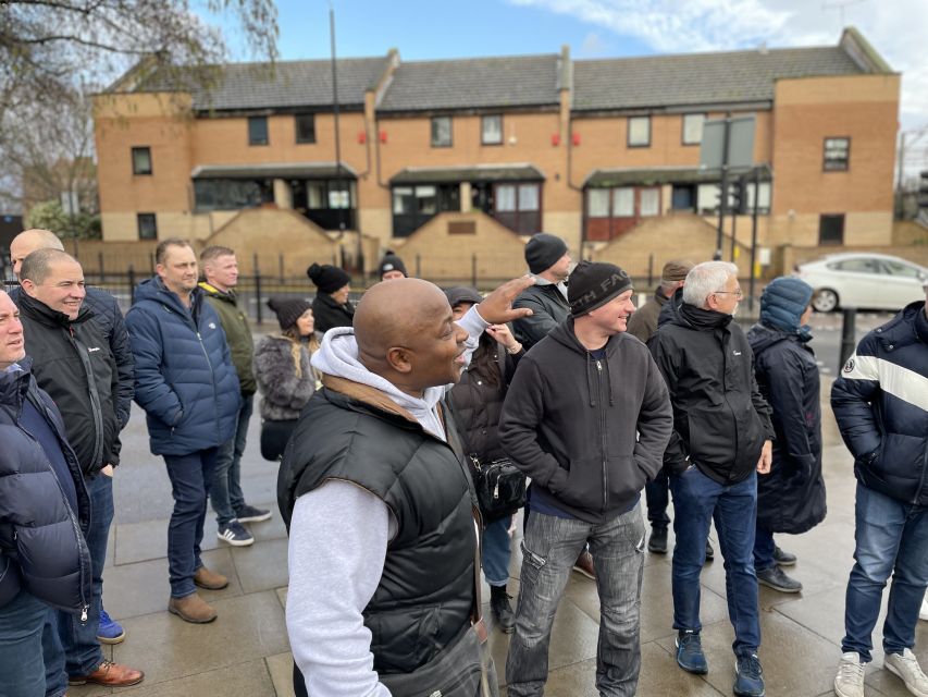 Gangster London Walking Tour with Actor Vas Blackwood - How Vas Blackwood Performs the Story: Banter, Swearing, and Crowd Energy