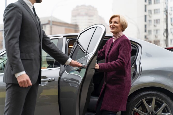 Gatwick Airport Taxi - Private Transfer to/from London - A door-to-door Gatwick plan for groups of up to four