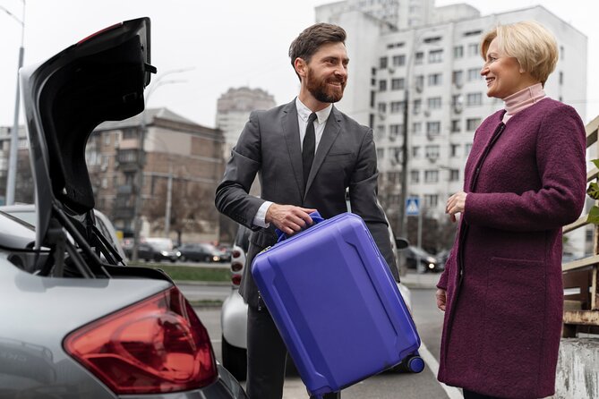 Gatwick Airport Taxi - Private Transfer to/from London - Pickup that follows your flight, not the clock