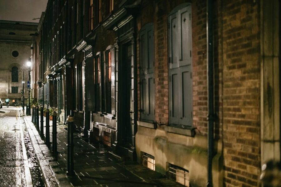 German Language : Original Jack the Ripper Tour - Ten Bells Pub area: a neighborhood landmark turned into part of the case