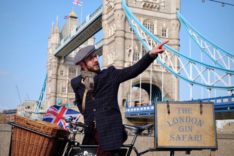 Gin Safari: Boozy London History on Two Wheels - The GinCycle on wheels: tastings, banter, and gin-by-era stories
