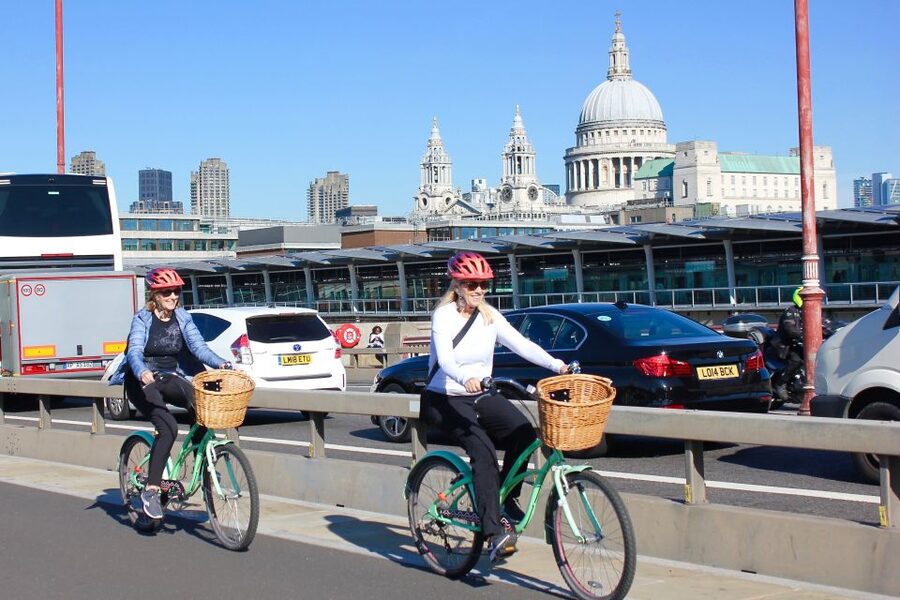 Grand London Half-Day Bicycle Tour - Meeting at Waterloo Station: getting started without stress