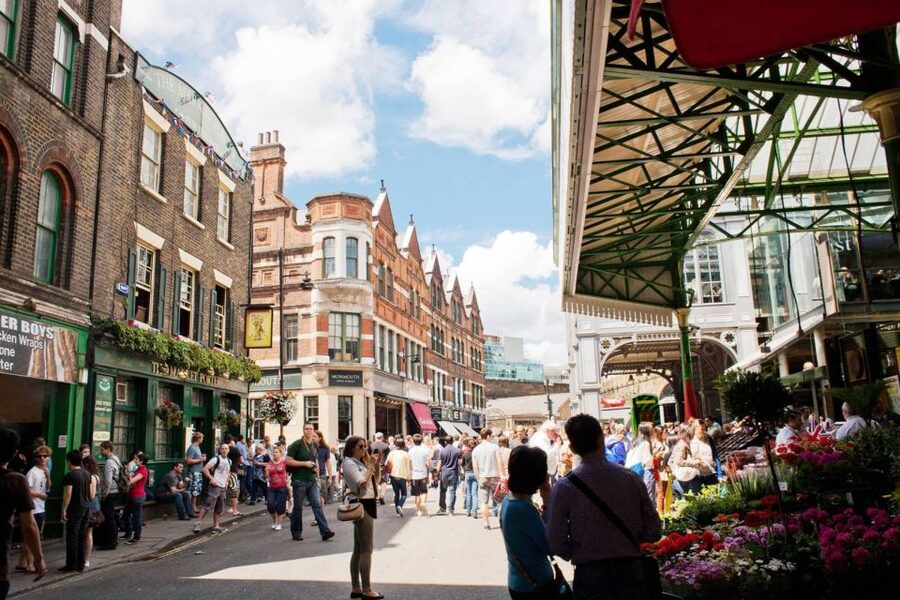 Great London Food Tour: South Bank, 3 Markets & Brick Lane - Leadenhall Market: a City Traders watering hole feel