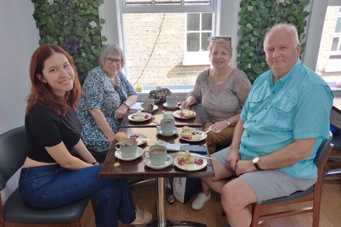 Greenwich Private Food Tour - Stop 2: Greenwich Vintage Market and the street-food browsing
