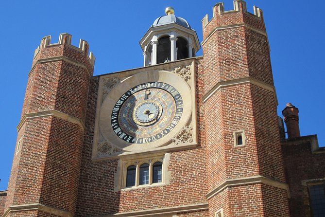 Hampton Court Palace 3hr tour: Henry VIII's & William III's intriguing Palaces - Meet Sandy Rhodes and set your 3-hour pace