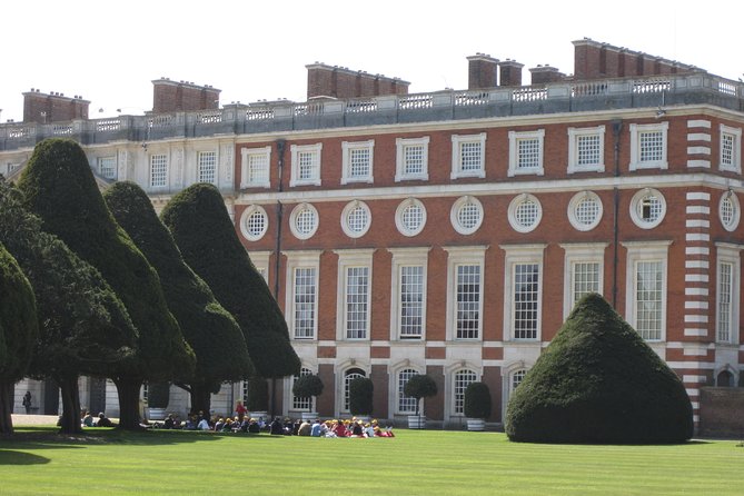 Hampton Court Palace 3hr tour: Henry VIII's & William III's intriguing Palaces - If time allows: Georgian rooms, real tennis, gardens, and the grapevine