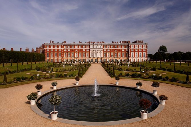 Hampton Court Palace Entrance Ticket - Great Hall and courtyards: where the palace feels social
