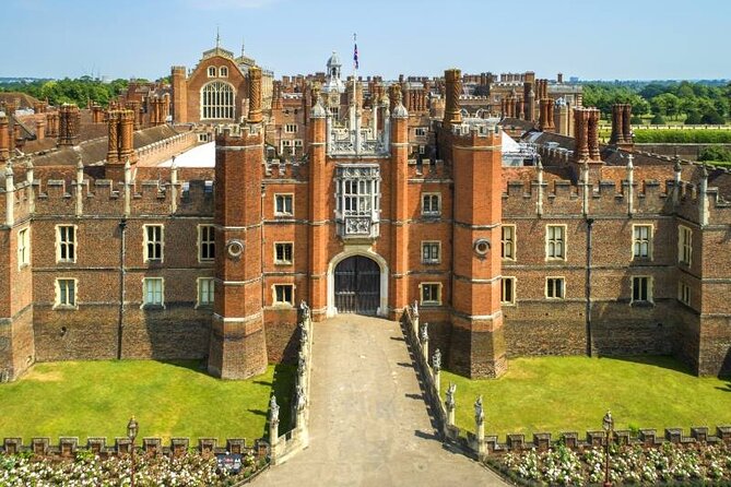 Hampton Court Palace Half Day Trip from London with Tickets - Getting to the palace from London Victoria (and why it matters)