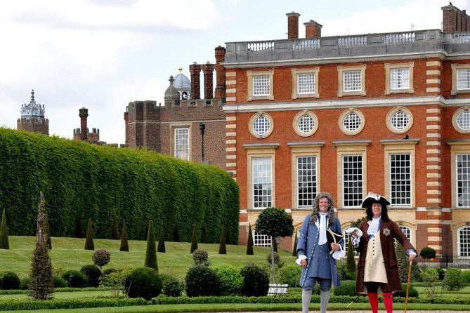 Hampton Court Palace Private Tour - Secrets of Henry VIII - Meeting Point at Hampton Court (Molesey): How to Start Clean