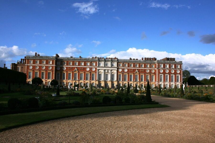 Hampton Court Palace Private tour With Fast Track Entry - Gardens, Maze, and the Great Vine: where the 60 acres take over