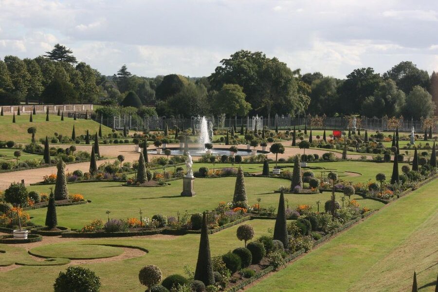 Hampton Court Palace Private tour With Fast Track Entry - Why the transport setup is the real value