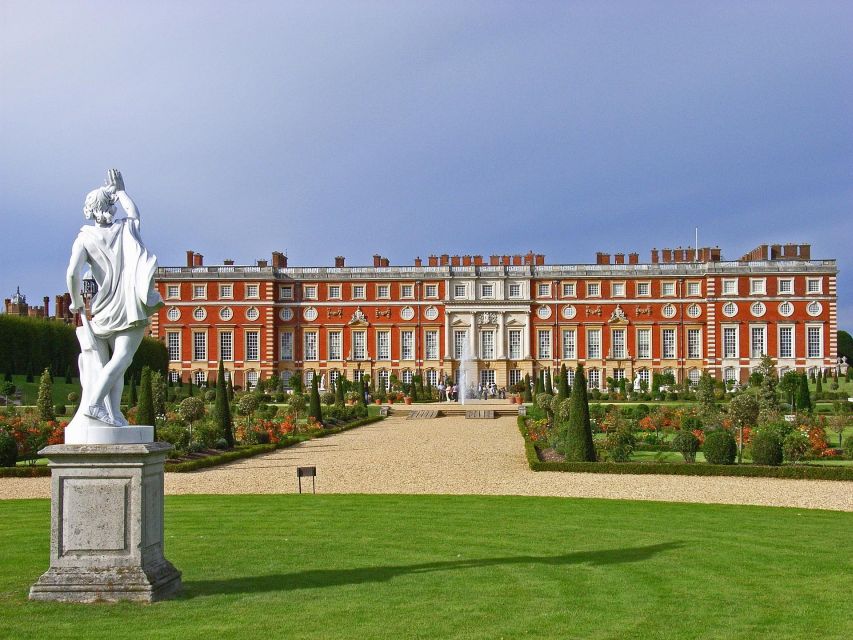 Hampton Court Palace Private tour With Fast Track Entry - From Tudor turmoil to baroque splendor: what the palace time feels like
