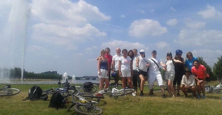 Hampton Court Palace: River Thames Bike Tour - Richmond start: bikes, helmets, and an easy way into the day