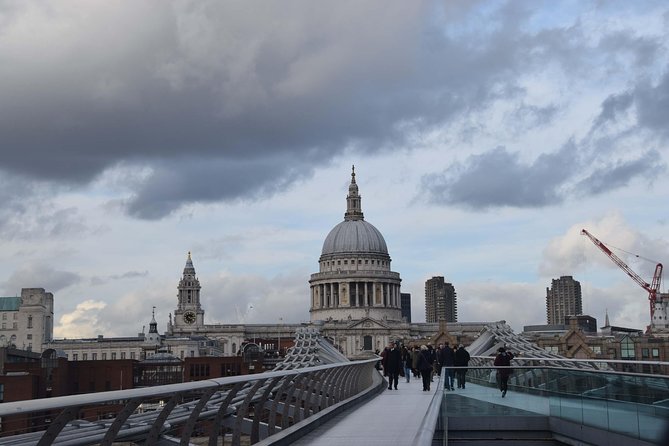 Harry Potter London Small Group Walking Tour - Stop 1: St. Paul’s Cathedral and the Hogwarts-classroom vibe