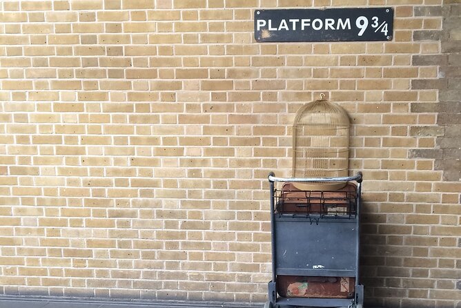 Harry Potter Private Tour in London - King’s Cross and Platform 9 3/4: the photo payoff and official store time