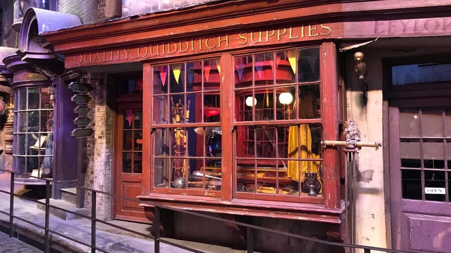 Harry Potter Private Tour of London in Spanish - King’s Cross and Platform 9¾: the photo moment plus the official shop
