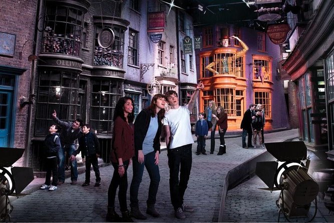 Harry Potter Warner Bros. Studio Tour with Transport from London - Food, souvenirs, and what to pack (so you don’t lose time)