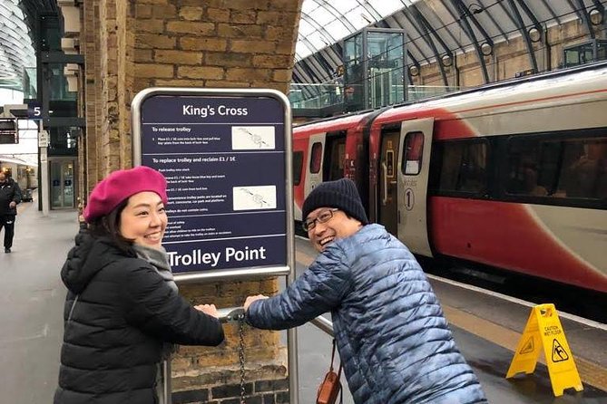 Harry Potters Magical Black Taxi Tour London - King’s Cross: Platform 9 3/4 and the Harry Potter Shop Stop