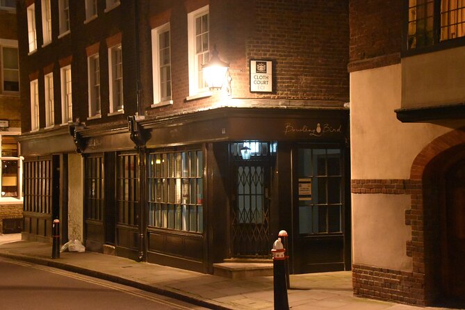 Haunted Pub Tour of London - Stop 2: Rising Sun on an old street with Resurrectionist rumors