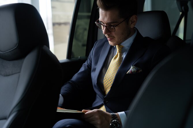 Heathrow Airport Private Transfers To Central London - Flight monitoring and the 1-hour waiting window