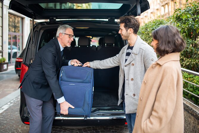Heathrow Airport to London Transfers - Comfort inside the car: air-conditioning, Wi‑Fi, and little life-savers
